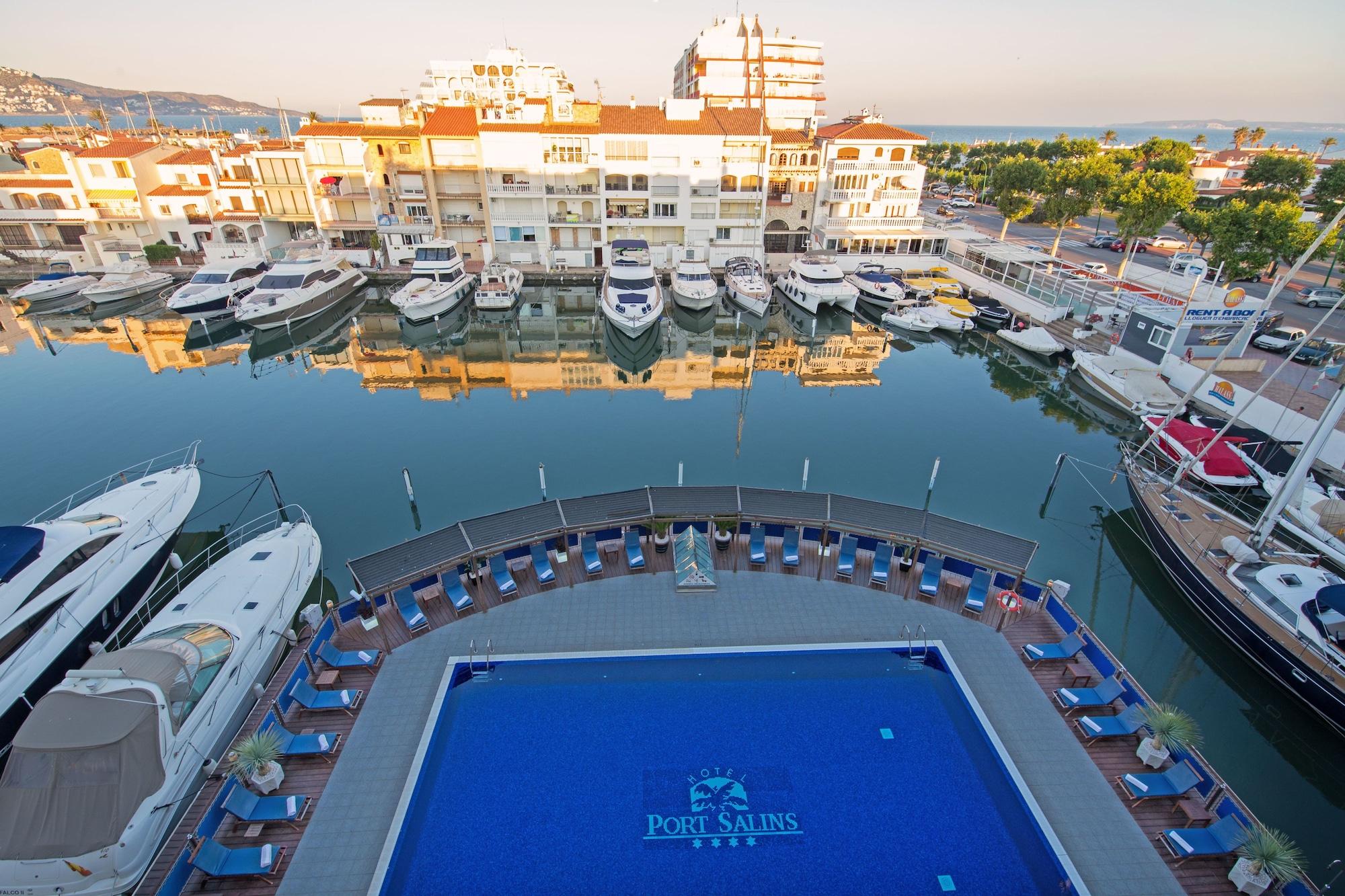 Hotel Port Salins By Pierre & Vacances Empuriabrava Exterior photo