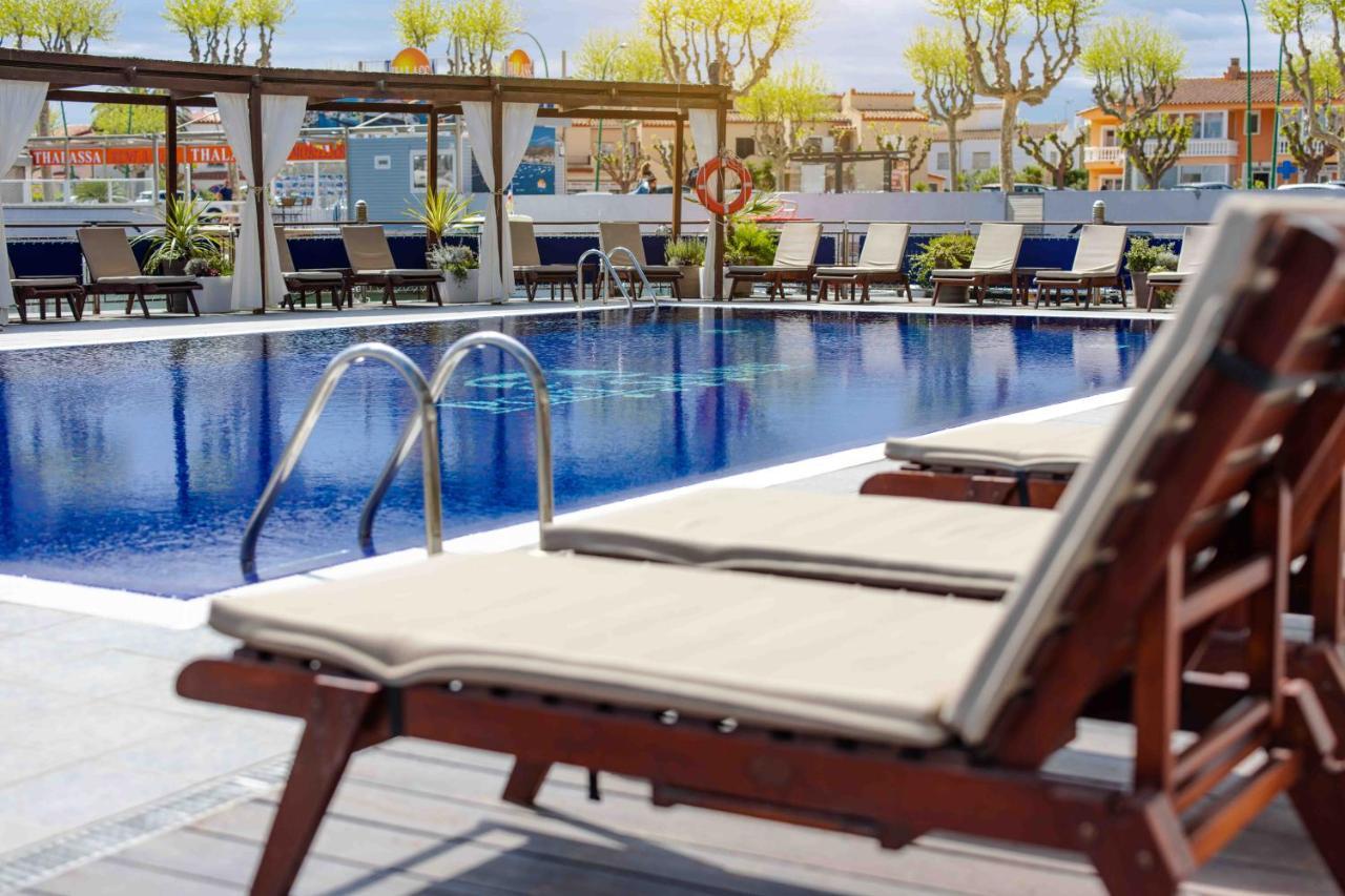 Hotel Port Salins By Pierre & Vacances Empuriabrava Exterior photo