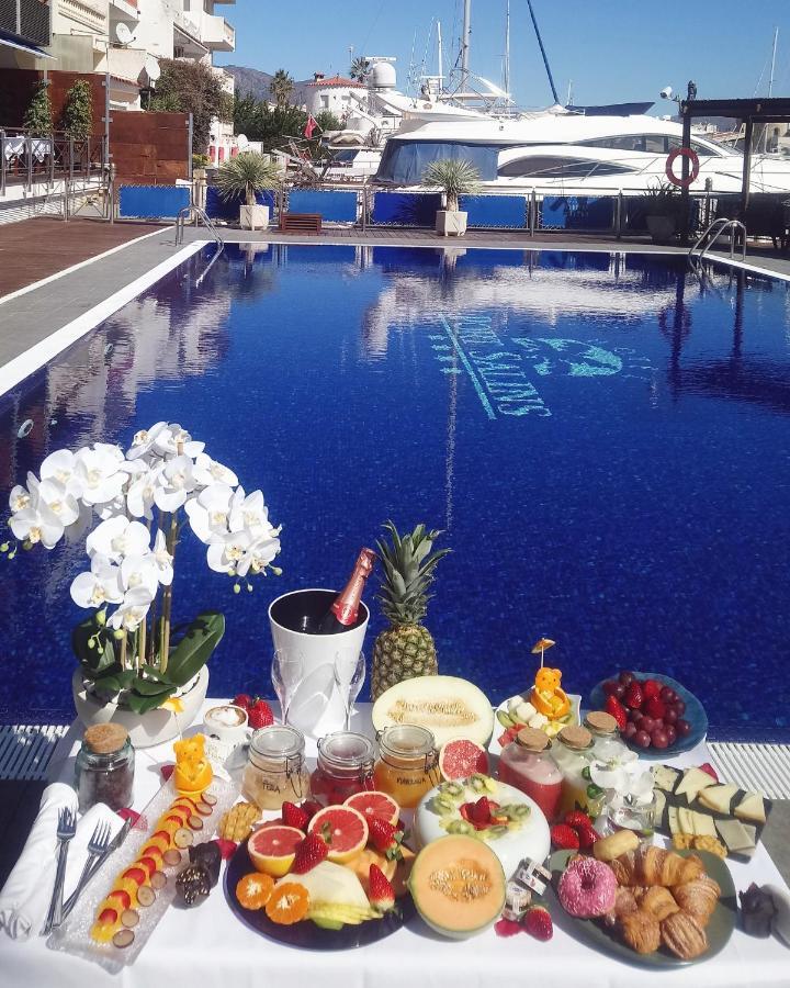 Hotel Port Salins By Pierre & Vacances Empuriabrava Exterior photo